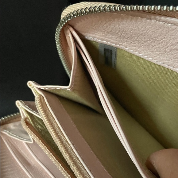 Jimmy Choo FILIPA Pearlized Pinkish Gold with silver Star Stud Zip Wallet - Picture 14 of 17